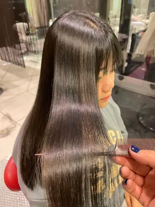 セミロング 圧倒的美髪ストレート ツダケイタロウのヘアスタイル