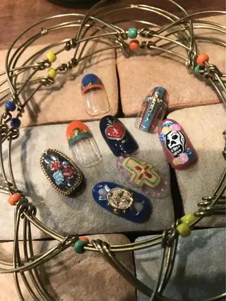 ネイル キラキラ オメメのネイルデザイン