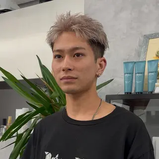 カラー メンズ メンズハイライト ／メンズミルクティーのヘアスタイル