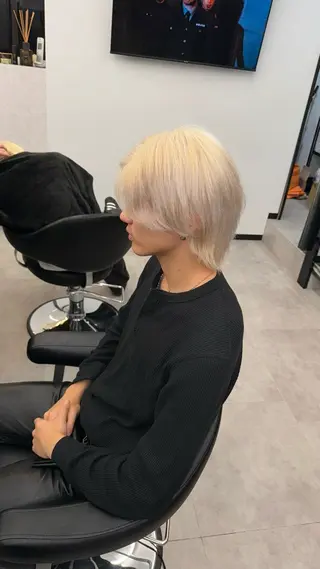 カラー ZYNX所属・MAHIRO/複雑 履歴/ハイトーンのヘアスタイル