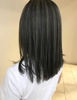 ミディアム 沢田 瞳のヘアスタイル