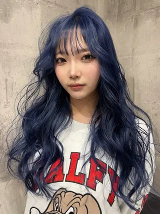 カラー ダブルカラー／レイヤ ーカット𝓜𝓐𝓞のヘアスタイル