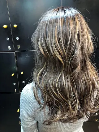 セミロング シールエクステ/ ハイトーンカラーのヘアスタイル