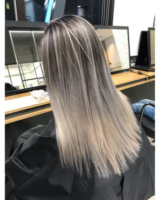 セミロング 顔タイプ診断®︎ ミルクティーカラーのヘアスタイル