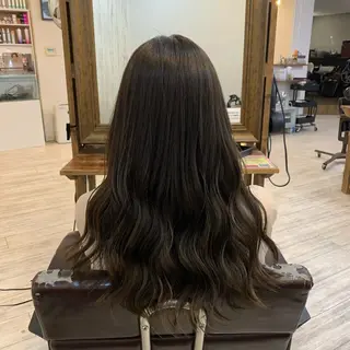 ロング カラー 吉田 悠乃のヘアスタイル