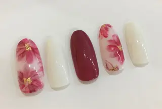 ショート カラー ネイル 毛穴改善/脱毛 ネイル　川上久仁子のエステ・リラクイメージ