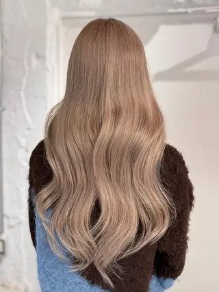 ロング カラー 🇰🇷韓国風ハイ トーンKANA🖤のヘアスタイル