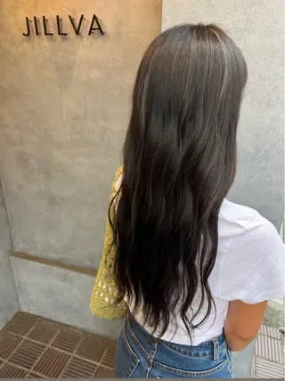 ロング カラー N°jillva 𝑘𝑎𝑟𝑖𝑛のヘアスタイル