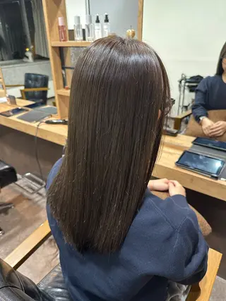 セミロング カラー 亀井 結夏のヘアスタイル