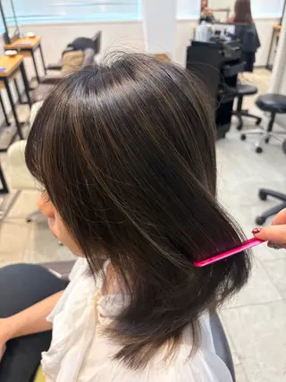 ミディアム neaf 六本木店所属・六本木🫧ハイライト 望月彩音のヘアスタイル