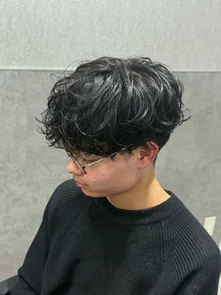 ショート カラー パーマ メンズ 【シャドウパーマ センターパート】義心のヘアスタイル