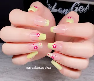 ネイル R inのネイルデザイン