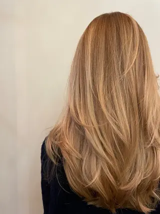 ロング AFLOAT SAYURIのヘアスタイル