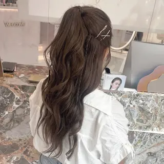 ロング ヘアアレンジ Ayu🍯/栄/ブリ ーチカラー/ヘアメのヘアスタイル