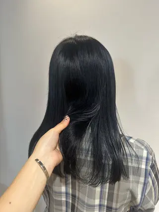 セミロング カラー 塩澤 榛奈のヘアスタイル