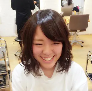 ミディアム カラー 内田 芽依子のヘアスタイル