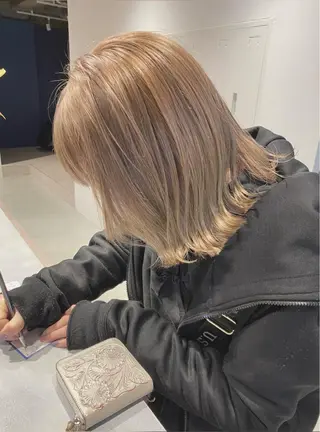 ミディアム カラー ハイトーン/ ボブ 中村麟のヘアスタイル