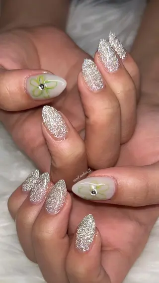 ネイル 関山 志乃のネイルデザイン