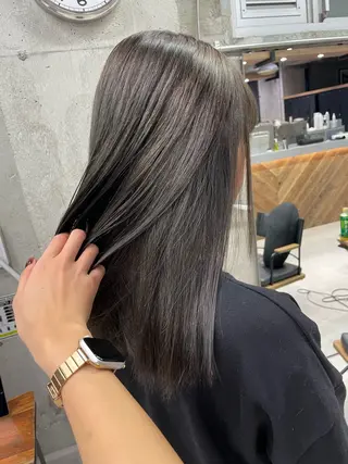 セミロング 🫧ハイライトカラー 🫧 𝓜𝓘𝓤のヘアスタイル