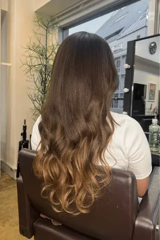 ロング エクステ/ダブル カラー/LISAのヘアスタイル