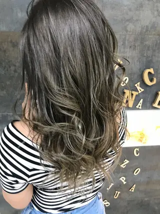 セミロング カラー Adachi Fujikoのヘアスタイル