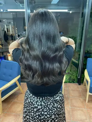 ロング JEWIL SHIBUYAのヘアスタイル