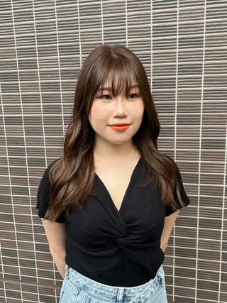 ロング カラー 小森聖奈 韓国風レイヤーカットのヘアスタイル