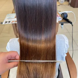 ロング カラー HIKARI🐈‍⬛ レイヤー×デザインのヘアスタイル