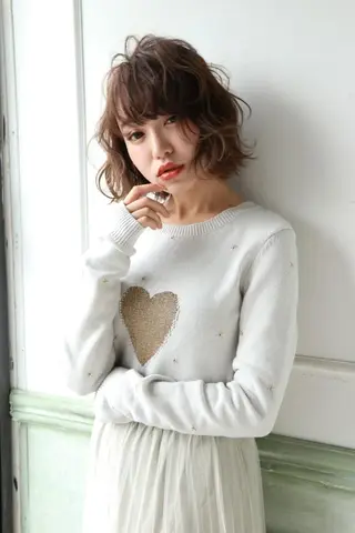 ミディアム due hair 京都駅前店 MILBON オージュア認定サロン【デューヘアー】所属・ハイトーンブリーチ 土坂　由志【京都】のヘアスタイル