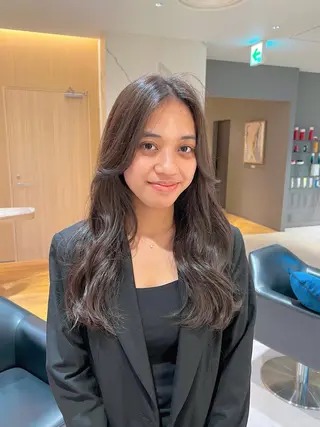 セミロング uno pulir【ウノプリール】西梅田ハービスプラザ店所属・海外レイヤー/ 梅田美容室のヘアスタイル