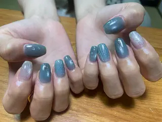 ミディアム ネイルサロンまきの所属・牧野 真都華のネイルデザイン