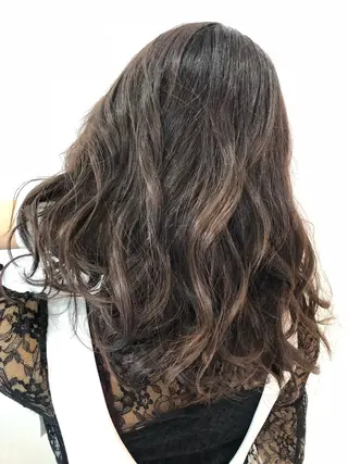 セミロング 服部 樹季のヘアスタイル