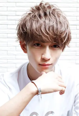 ショート カラー パーマ メンズ イズ ミのヘアスタイル