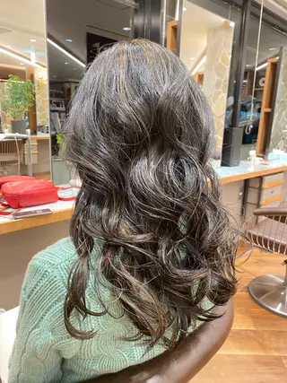 ロング レイヤー/グレージュ メンズパーマのヘアスタイル