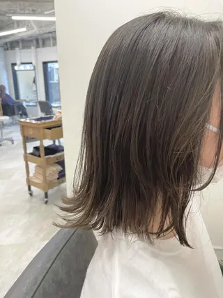 ミディアム カラー 色白に見える暗髪 梅田・増田のヘアスタイル