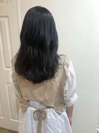 セミロング カラー MIOベージュカラー 柔らかいカラーのヘアスタイル