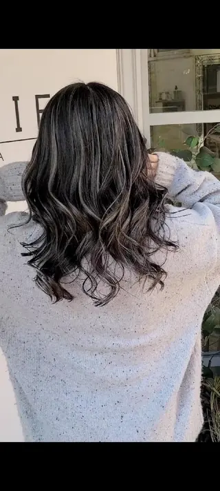 ロング カラー cherie所属・バレイヤージュ/ ハイライト/大内格のヘアスタイル