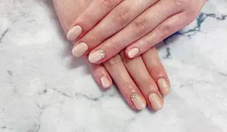 ネイル ネイルリボン 受付スタッフのネイルデザイン