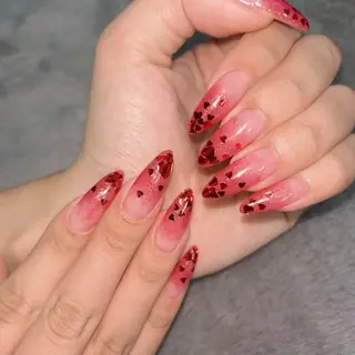 gratify 本店所属・ROSALIE Sakiのネイルデザイン