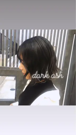 ミディアム カラー ウルフカット／吉村 桃子のヘアスタイル