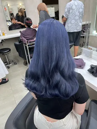 セミロング 寒色＆ブリーチ特化 寒色MiOのヘアスタイル