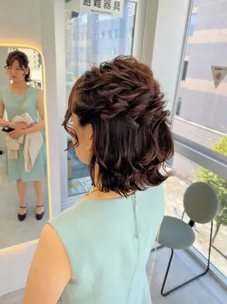 ミディアム maya レイヤーカットのヘアスタイル