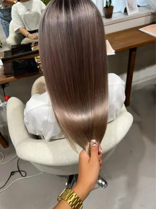 ロング coco terrace所属・海外風ハイライト CHIHIROのヘアスタイル