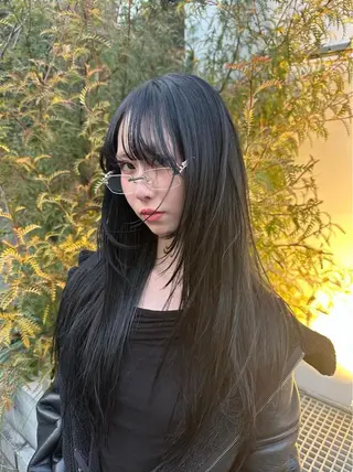 ロング ✴︎TO-MA✴︎ レッドカラー/透明感のヘアスタイル