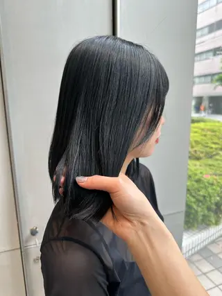 ミディアム カラー ミオ💎透ける暗髪／ ブリーチなしWカラーのヘアスタイル
