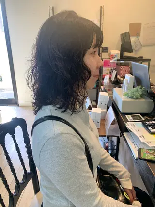 ミディアム パーマ 荒島 由佳のヘアスタイル