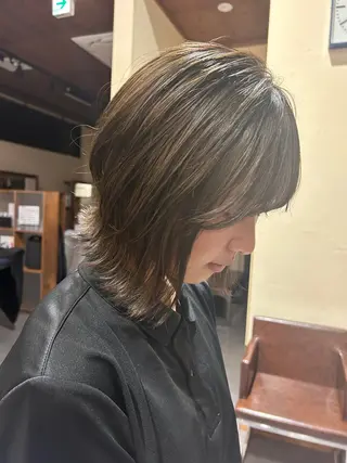 ミディアム 井上 萌のヘアスタイル