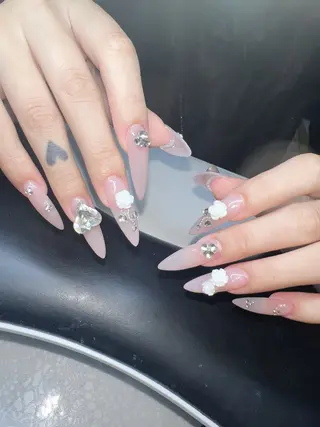 ネイル Lee Nailsのネイルデザイン