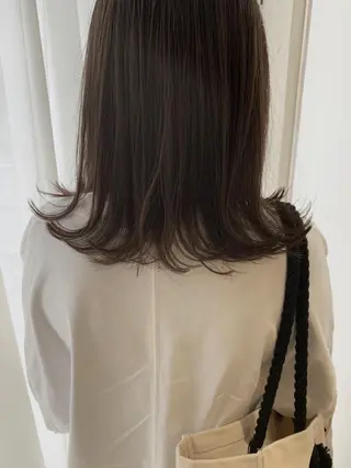 セミロング カラー fio マナミのヘアスタイル