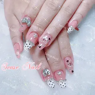 ネイル Kurieitibu 🍬Byu~tīのネイルデザイン